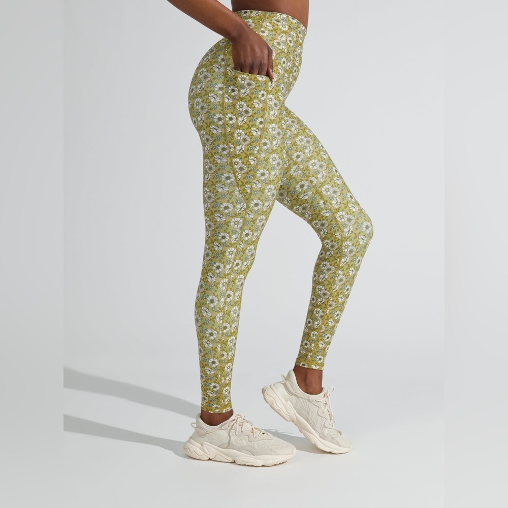 EUC BuffBunny Rosa Pocket Green Petal Legging-L